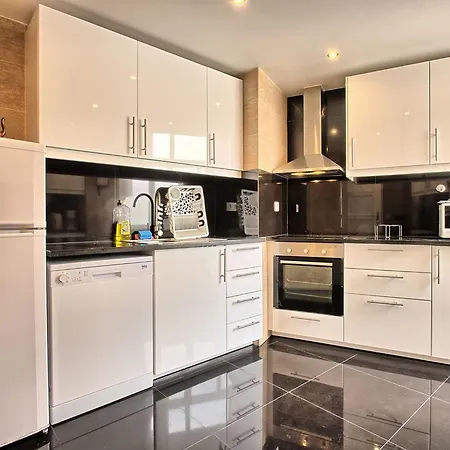 Almirante 3 By Interhome شقة